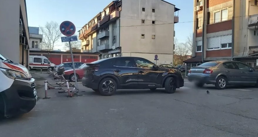 BAHATOST PRIJEDORČANINA NA NIVOU Parking papak otežao intervenciju vatrogasaca