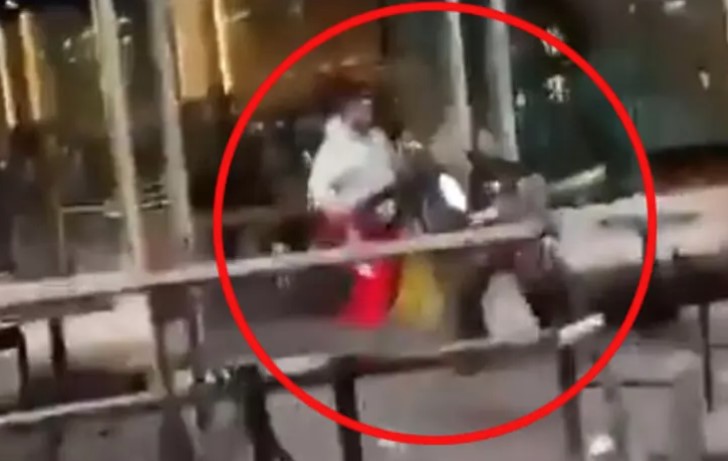 ŠIRI SE UZNEMIRUJUĆI VIDEO Krvnički izboden pred kćerkom: Umjesto da pomognu, ljudi snimali