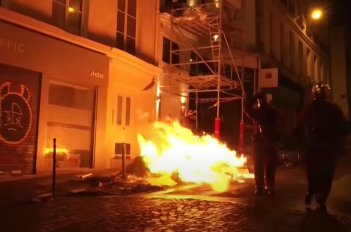 BIJESNI FRANCUZI PALE SVE PRED SOBOM Stotine uhapšenih na protestima zbog penzione reforme