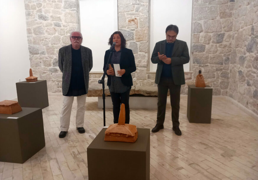 IZLOŽBA SKULPTURA U TREBINJU Đorđe Arnaut posjetiocima predstavio 20 djela (FOTO)