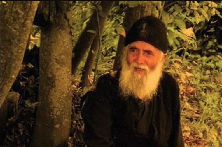 DANAŠNJA DJECA NISU SPOSOBNA ZA ŽIVOT, A ZLO POČINJE OD MAJKE Starac Pajsije ukazuje na veliku grešku u vaspitanju