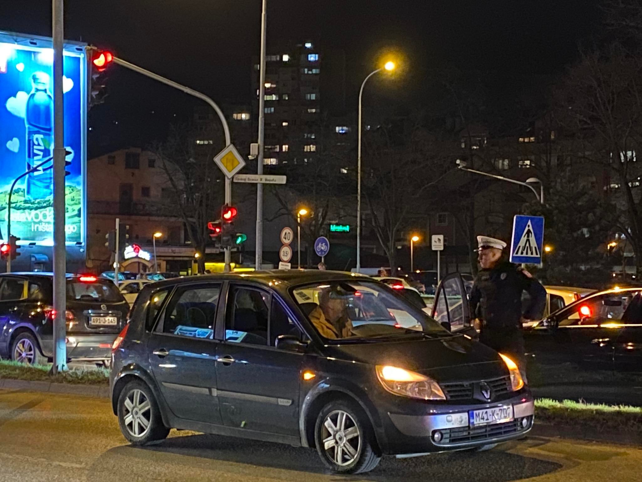 UDES U BORIKU Vozač pobjegao sa lica mjesta, dijete u drugom automobilu doživjelo šok (FOTO/VIDEO)