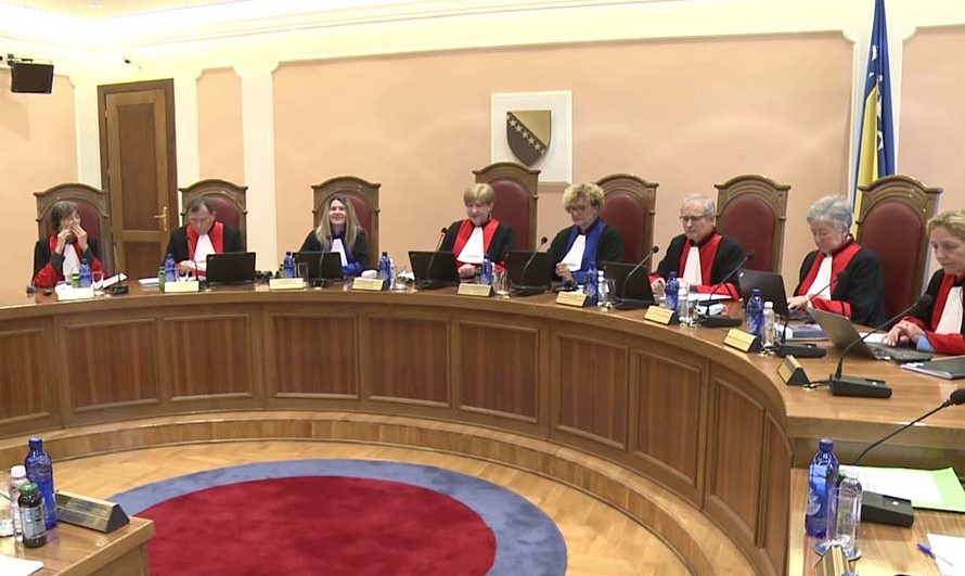 ZABRANJENA PRIMJENA ZAKONA O NEPOKRETNOJ IMOVINI RS Ustavni sud prihvatio apelaciju Denisa Bećirovića