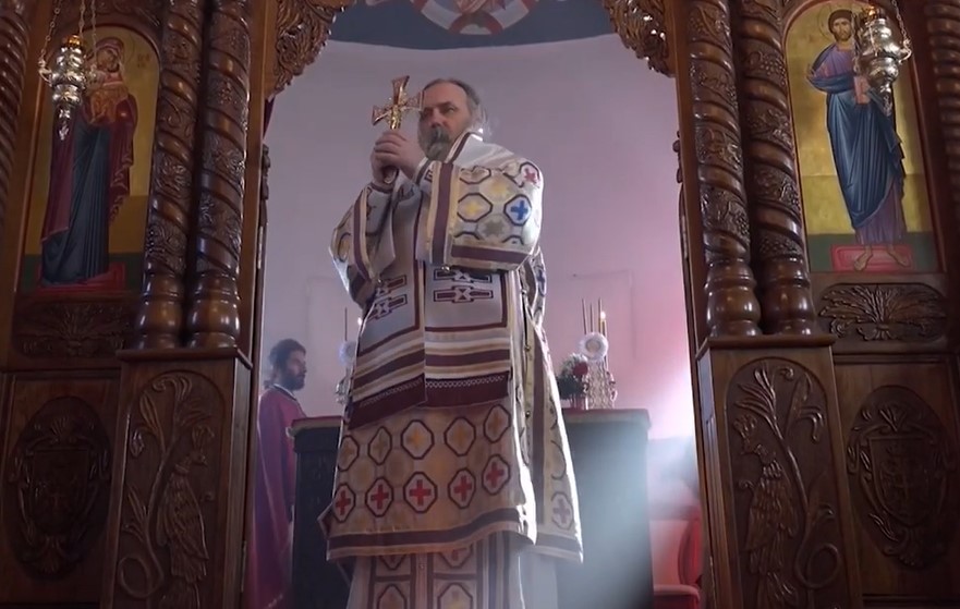 TEKST NAPISAO VLADIKA FOTIJE Predstavljena nova pjesma i spot "Vratićemo Kosovo" (VIDEO)