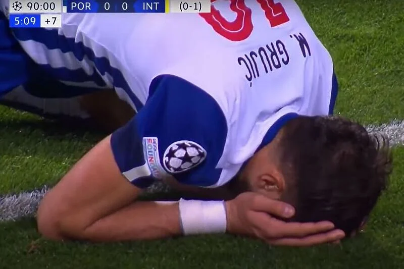 KATASTROFALNA ZAVRŠNICA Inter je preživio gotovo nemoguće u sudijskoj nadokandi: Izbačena lopta s gol-linije, stativa, prečka...