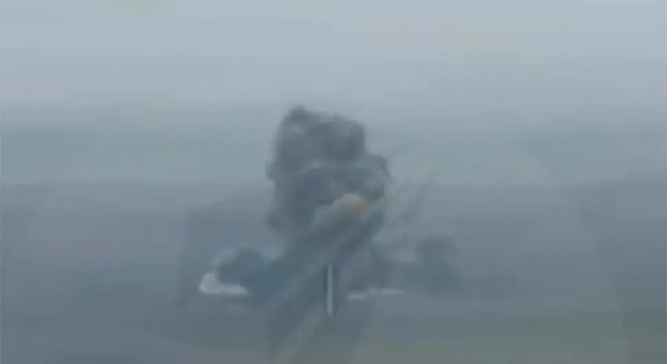Rusi bacili bombu od 1.500 kg na ukrajinske vojnike (VIDEO)