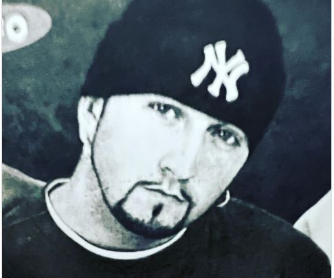 "OD NJEGA SAM NAUČIO MNOGO" Pjevač preminuo u 47. godini, kolega iz benda podijelio tužnu vijest (FOTO)