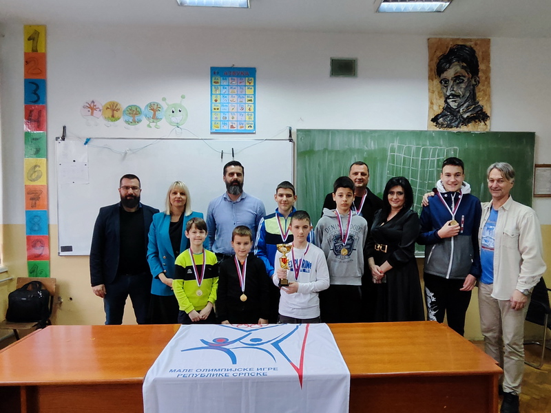 MALE OLIMPIJSKE IGRE RS Osnovci iz škole "Vuk Karadžić" u Banjaluci šampioni u šahu (FOTO)