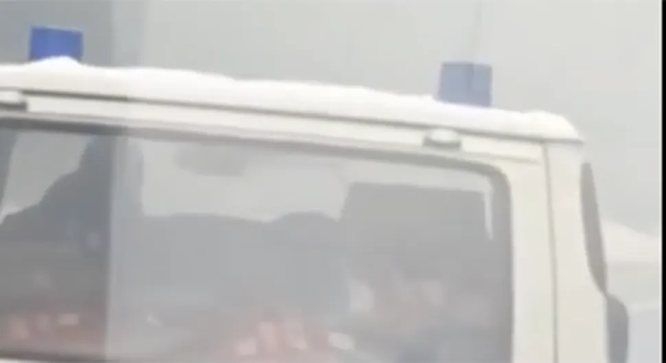 PRIZOR IZ BiH IZAZVAO LAVINU REKCIJA U kombiju hitne pomoći prevoze pelet (VIDEO)