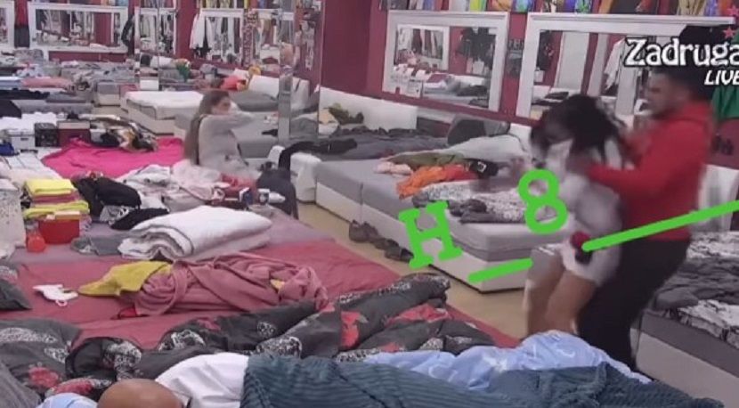 Marko ščepao Sanju i umalo je "otresao" o pod, pojavio se snimak (VIDEO)