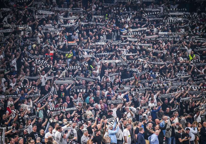 NAJVRIJEDNIJI KOMAD PLASTIKE Za sezonsku kartu KK Partizan zainteresovano više od 30.000 ljudi (FOTO)