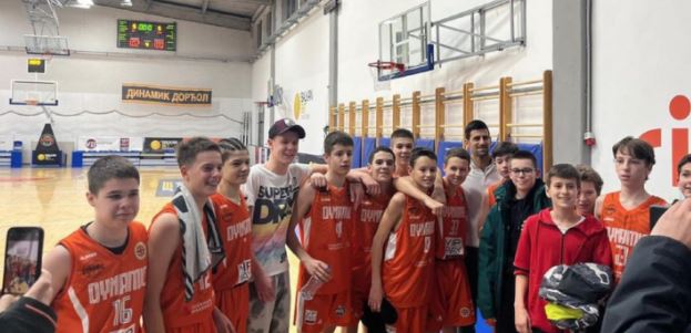 DJEČIJI OSMIJESI SVE GOVORE Novak Đoković iznenadio mlade košarkaše na treningu (FOTO)