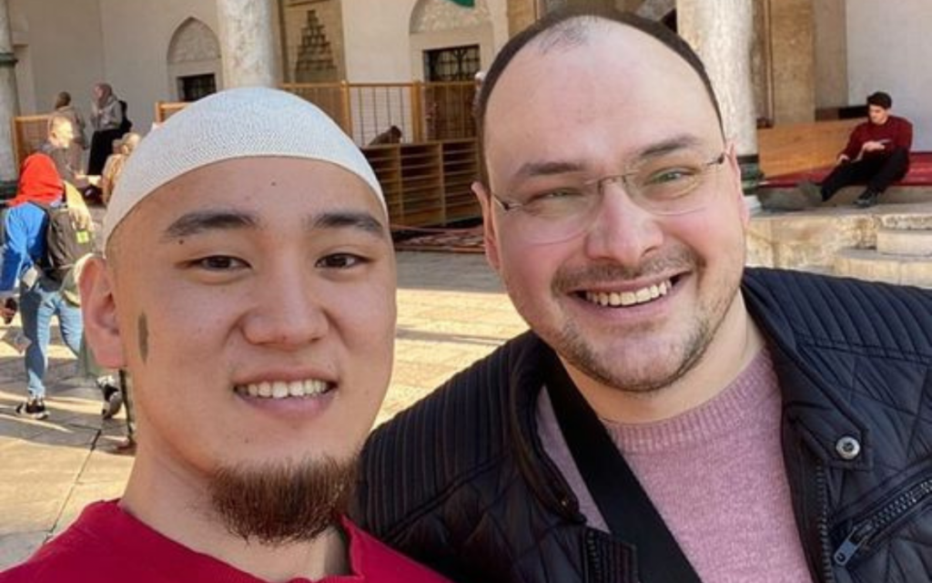 MLADIĆ IZ JAPANA PRIMIO ISLAM I DOSELIO SE U BiH Noah (23) otkrio šta mu se najviše svidjelo u našoj zemlji