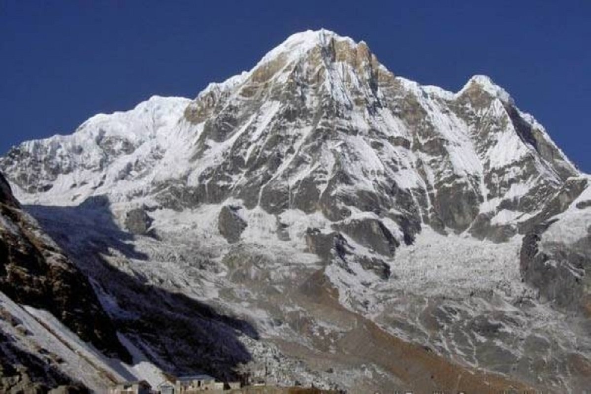 Desetostruki osvajač Mont Everesta poginuo pri usponu na Anapurn