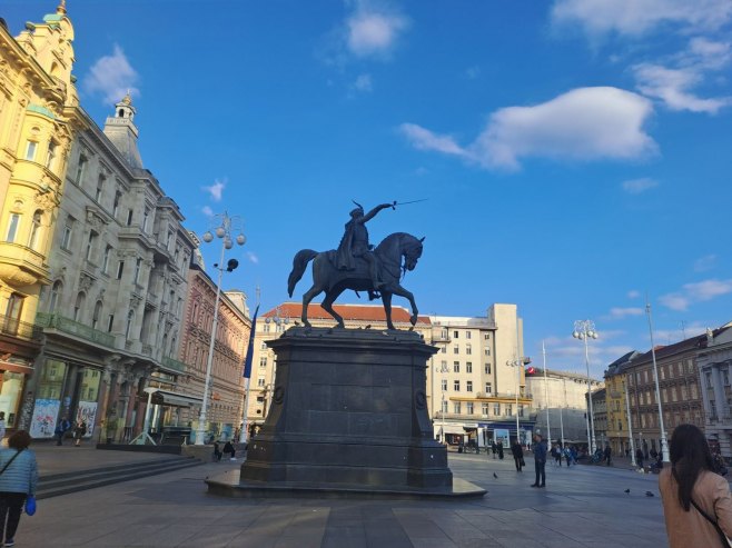 (FOTO) DETALJI TRAGEDIJE U ZAGREBU Vatrogasac (28) bez kacige pao sa trotineta i poginuo