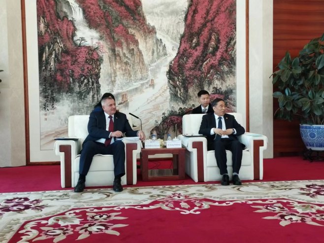 Višković u Pekingu sa predsjednikom najveće kineske državne kompanije za energetiku (FOTO)