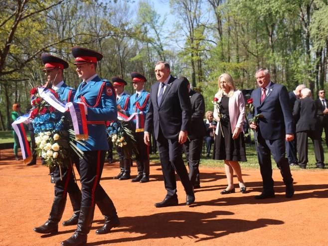 Položeni vijenci za žrtve ustaškog zločina