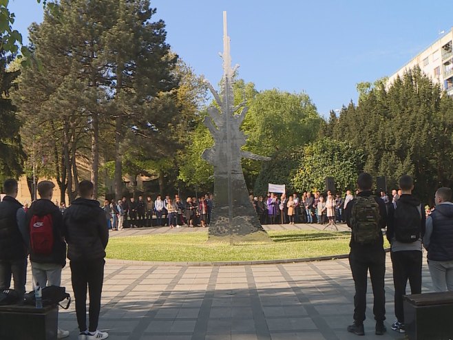 Položeni vijenci i odata počast palim borcima (FOTO)