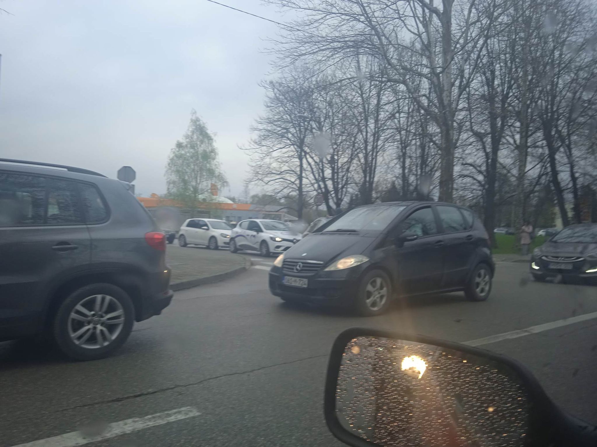 VOZAČI, VOZITE OPREZNO Poledica moguća u višim predjelima i preko prevoja