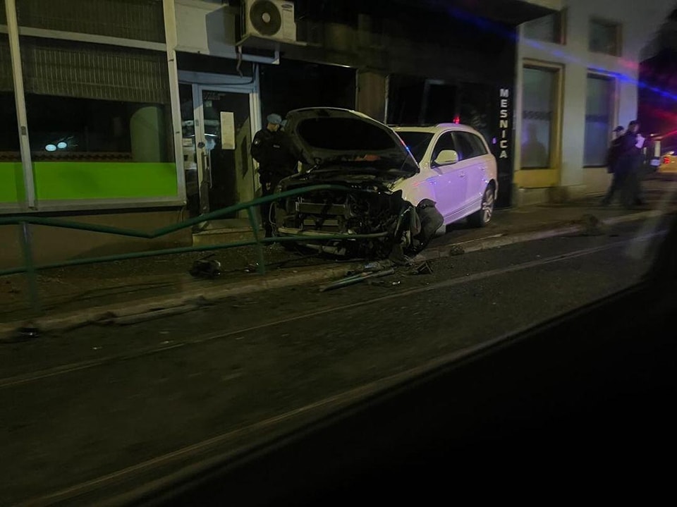 TEŠKA SAOBRAĆAJNA NESREĆA U SARAJEVU Žestok sudar dva vozila u centru grada (FOTO)