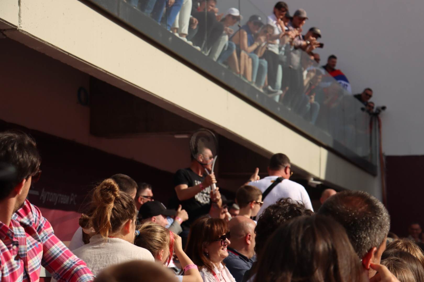 NOVAKU IZLETIO REKET IZ RUKU Završio u publici, umalo da ga ne dobije nazad (FOTO)