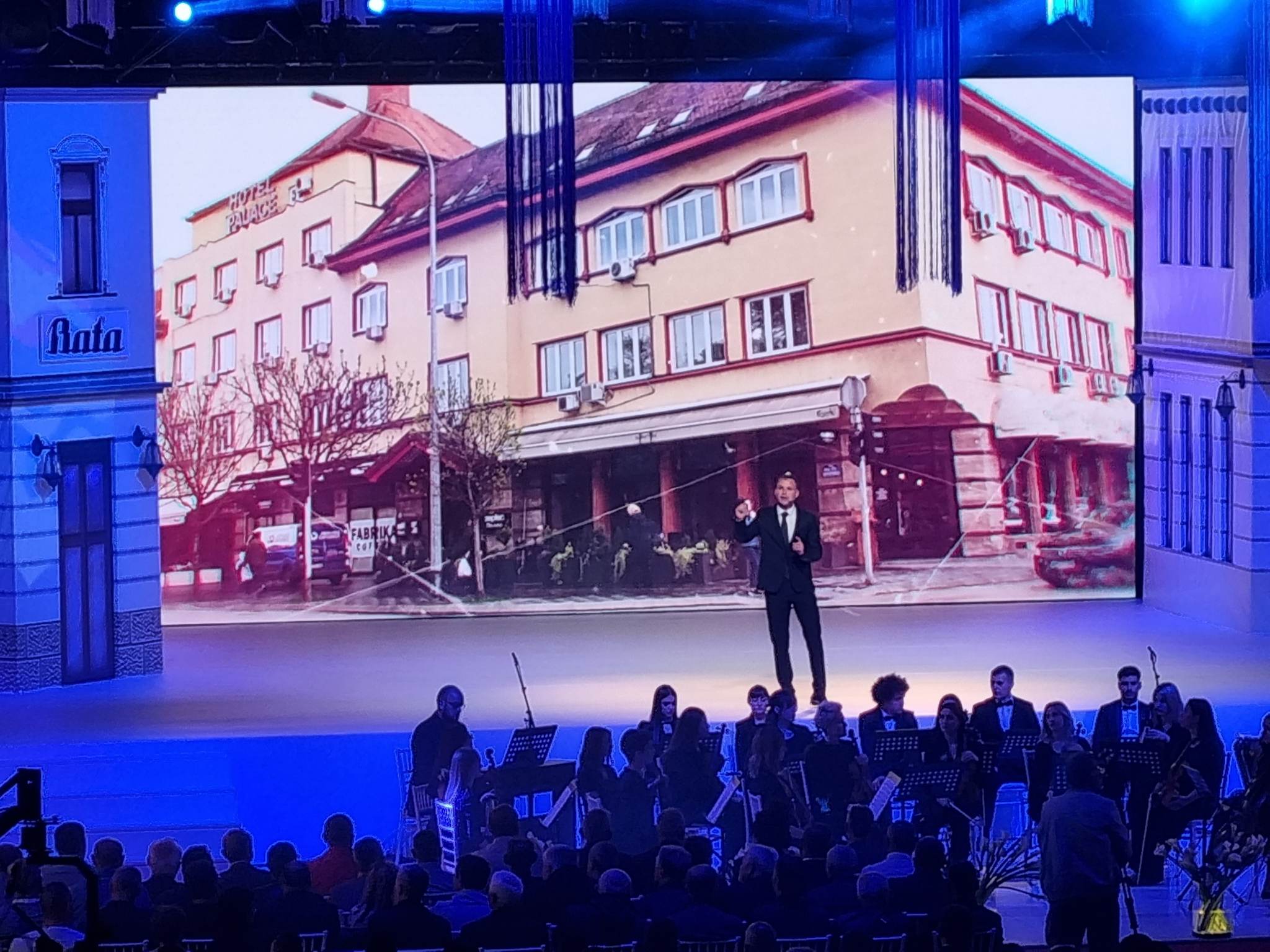 GRADONAČELNIK BANJALUKE UPLIVAO U GLUMAČKE VODE Stanivuković na sceni sa banom Milosavljevićem (FOTO/VIDEO)