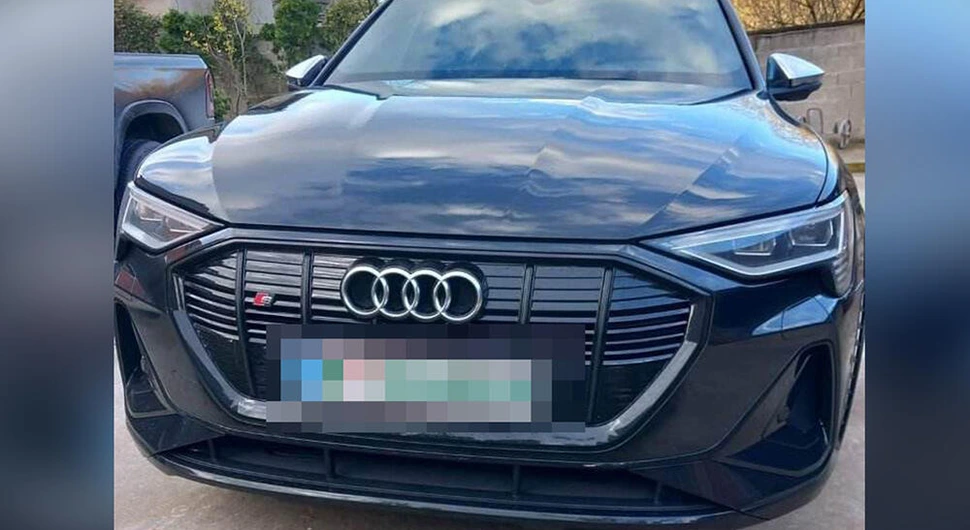 VAISTINU AUDI! Unuk iz Beča dovezao Q8, djed nasmijao društvene mreže (FOTO)