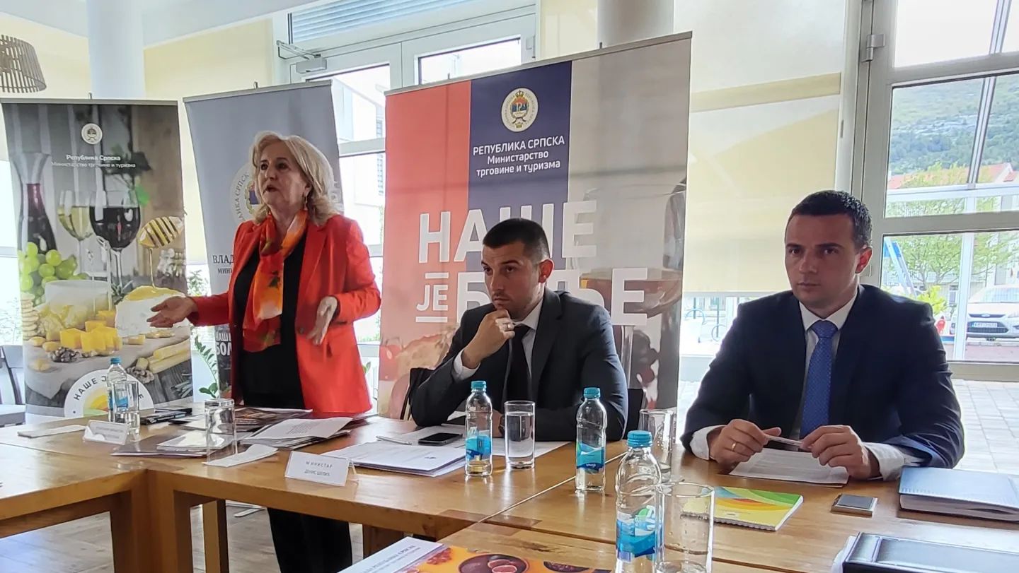 ŠULIĆ U TREBINJU NA KONFERENCIJI "NAŠE JE BOLJE": Kupovati domaće proizvode i raditi na još boljem brendiranju (FOTO)