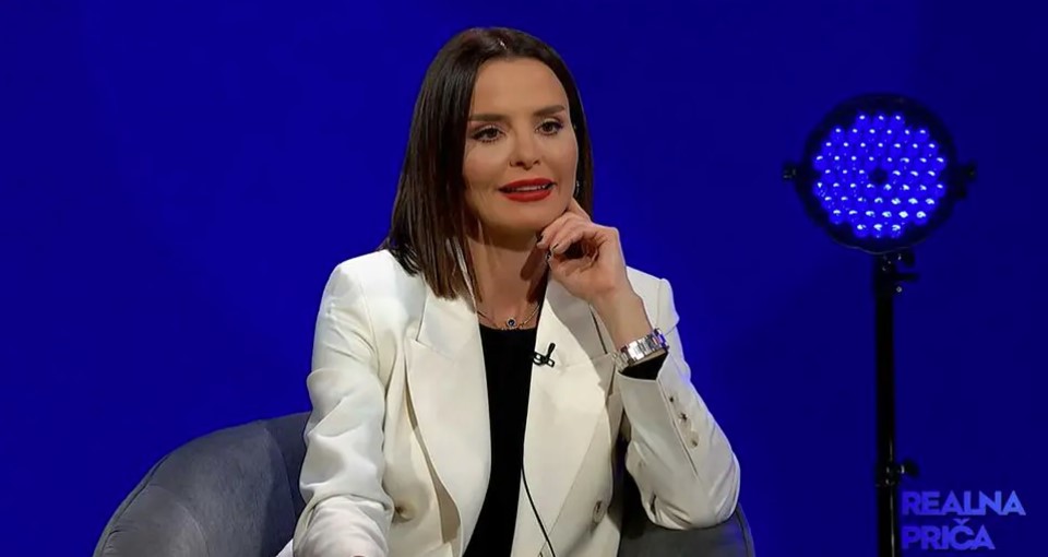 "DOK SNIMA DOBAR JE, A POSLIJE JEZIVA PROMJENA" Srpska glumica o iskustvu sa Čarlijem Šinom i ulogom u "Dva i po muškarca"