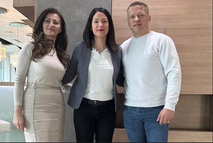 DIMITRIĆ I VUJIČIĆ ODLAZE ZA JELENOM TRIVIĆ Dosadašnji odbornici PDP u Derventi prešli u Narodni front