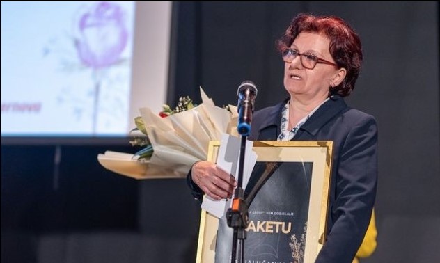 BANJALUČANKA GODINE JE ŽENA LAVICA Snježani Gajić priznanje za dugogodišnju borbu za kćerke oboljele od Laforine bolesti
