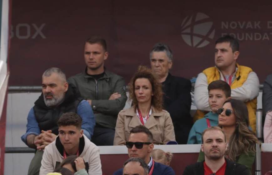 Draško ode, babu čuva djevojka! (FOTO)