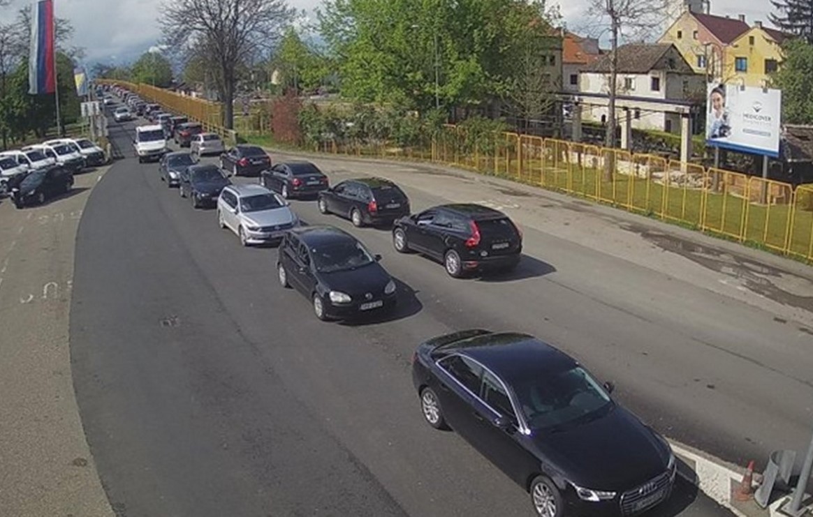 VOZAČI, NAORUŽAJTE SE STRPLJENJEM Povećana frekvencija vozila na izlazu iz BiH