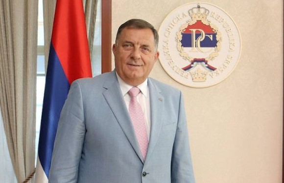 Dodik imao poseban poklon za sve prvačiće: Republika Srpska će uvijek biti zemlja koja vas voli (FOTO/VIDEO)