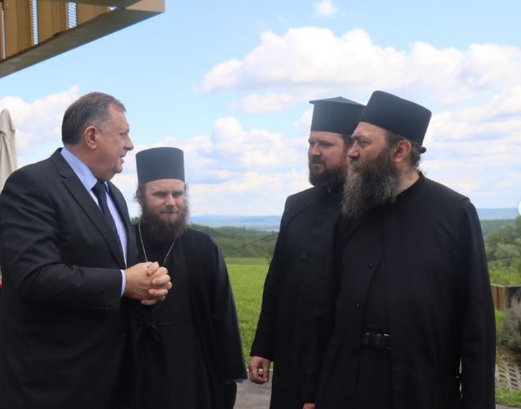 "NAROD U CRKVI NALAZIO DUHOVNU SNAGU" Dodik ugostio igumana manastira Hilandar