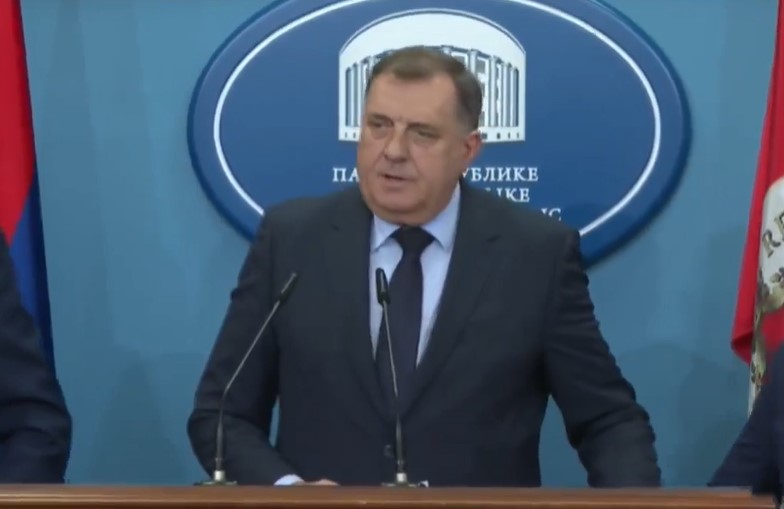 DODIK POVODOM GLASANJA U UN Pitao bih Borenovića ima li obraza zbog Milašinovićeve, ali odgovor znam i da ne pitam