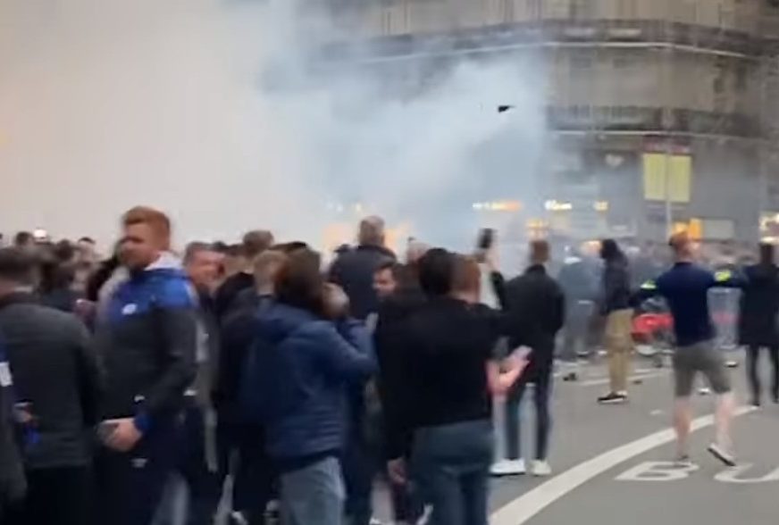 Haos na utakmici: Navijači gađali igrače mrtvim pacovima (FOTO)