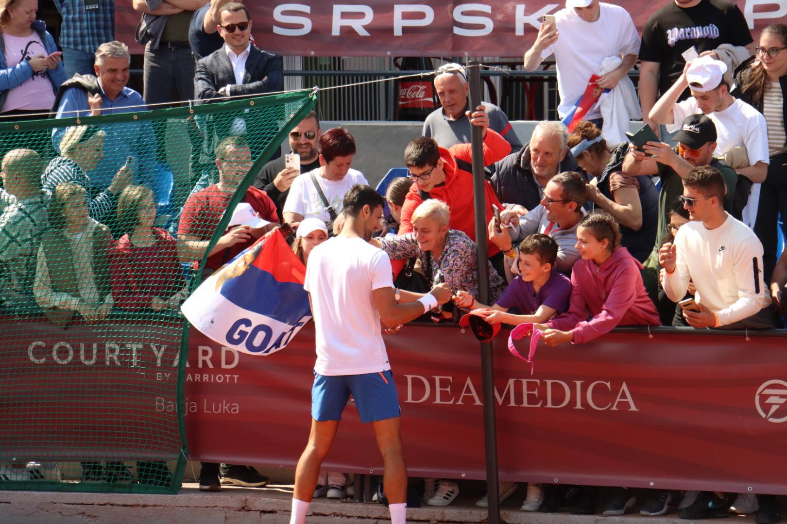 NOLE NAKON TRENINGA IZNENADIO FANOVE Spustio se, podigao šta je ispalo, a potom ispunio veliki san jednom dječaku (FOTO/VIDEO)