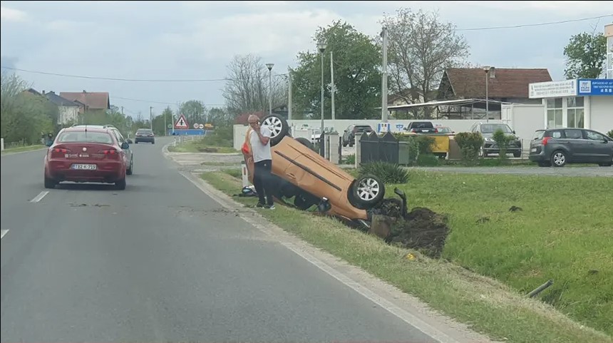 Pežo završio na krovu u Omarskoj