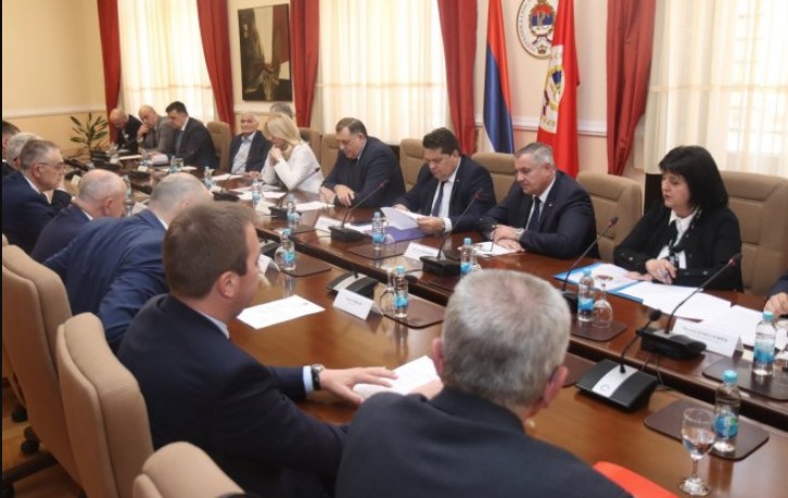 TRAŽI SE SAZIVANJE POSEBNE SJEDNICE NARODNE SKUPŠTINE Srpska će ponuditi FBiH mirno razdruživanje ukoliko se nastavi antidejtonsko djelovanje