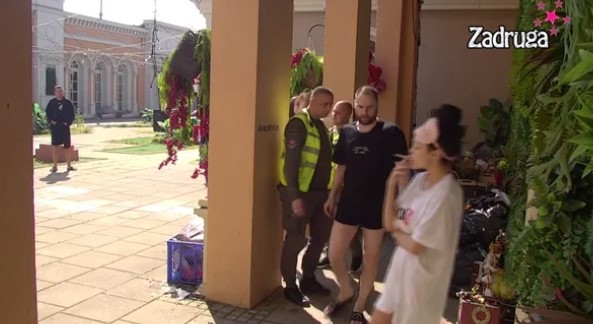 HIT REAKCIJA MAJE MARINKOVIĆ! Zapalila cigaretu i prošla pored Zvezdan i Anđele koji prave haos na imanju! (VIDEO)