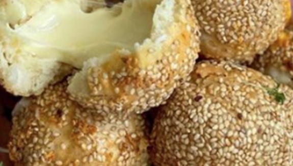 SVI ĆE VAS PITATI ZA RECEPT Susam kuglice sa tri vrste sira