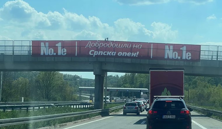 TENISKA GROZNICA TRESE I "AUTOPUTEVE SRPSKE" Banjaluka i Srpska ovih dana žive i dišu za bijeli sport, prizori sa puteva ostavljaju bez komenatara (FOTO)