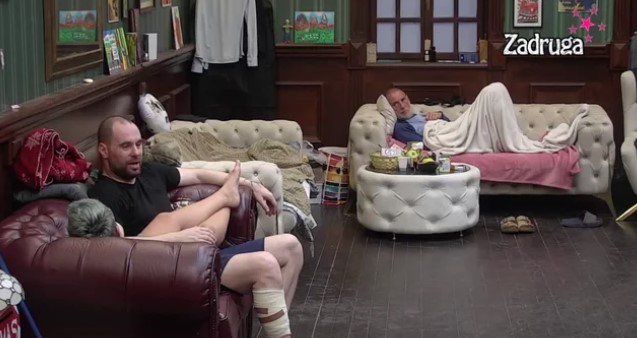 KOD MIĆE NA TERAPIJI! Slavnić pristigao u pab, tražio odgovore na mnoga pitanja, evo šta mu je družina poručila! (VIDEO)