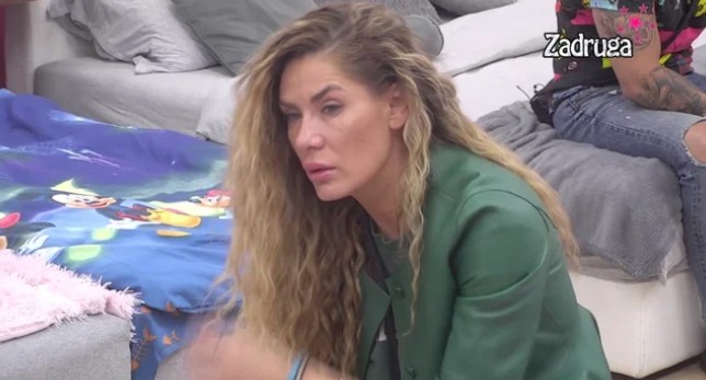 Zorica pokušala da priđe Ani, pa zastala ispred nje kao da je ugledala đavola, prizor kakav još nismo doživjeli! (VIDEO)