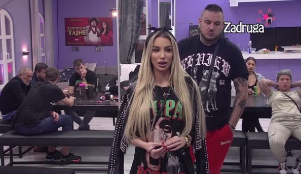 Car otrkio da pojedini muškarci tajno posmatraju Aleks, pa odlučio da postavi nova pravila! (VIDEO)