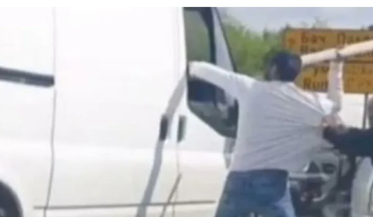 ŠOKANTAN VIDEO KRUŽI INTERNETOM Saobraćajna gužva kulminirala u tuču vozača