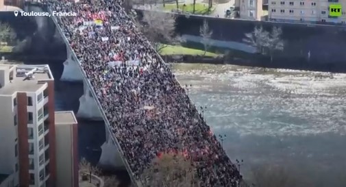 NAPETO U SRCU EVROPE 1.000 policajaca povrijeđeno, kraj haosa se ne nazire