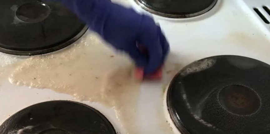 SMIJAĆETE SE KADA VIDITE O ČEMU SE RADI Očistite šporet sa namirnicom koju stalno koristite