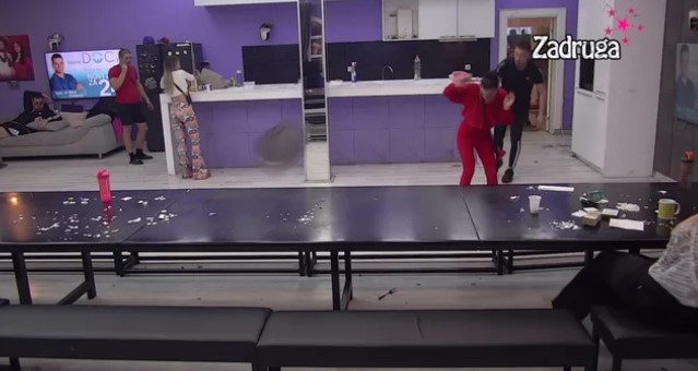 Sanja jednim potezom Marka izbacila iz takta, letjelo posuđe po Bijeloj kući! (VIDEO)